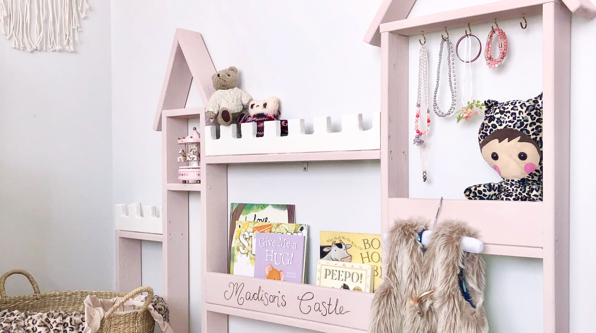 castle bookshelf.png