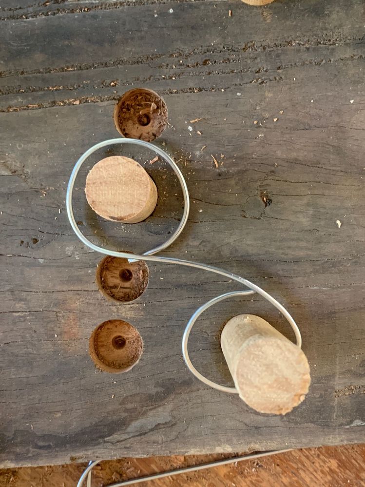 The larger "S" links.