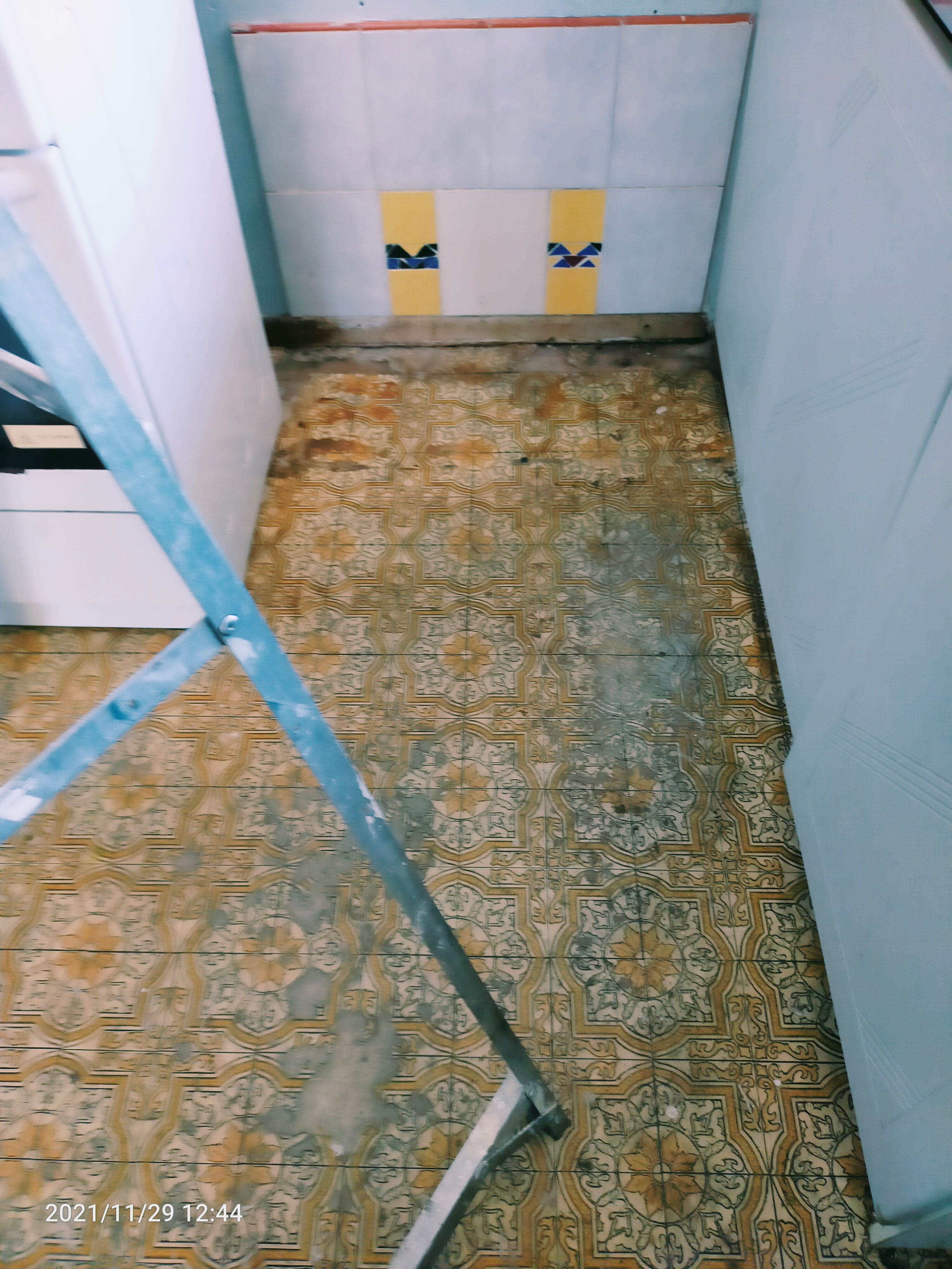 Replacing lino in a kitchen Bunnings community