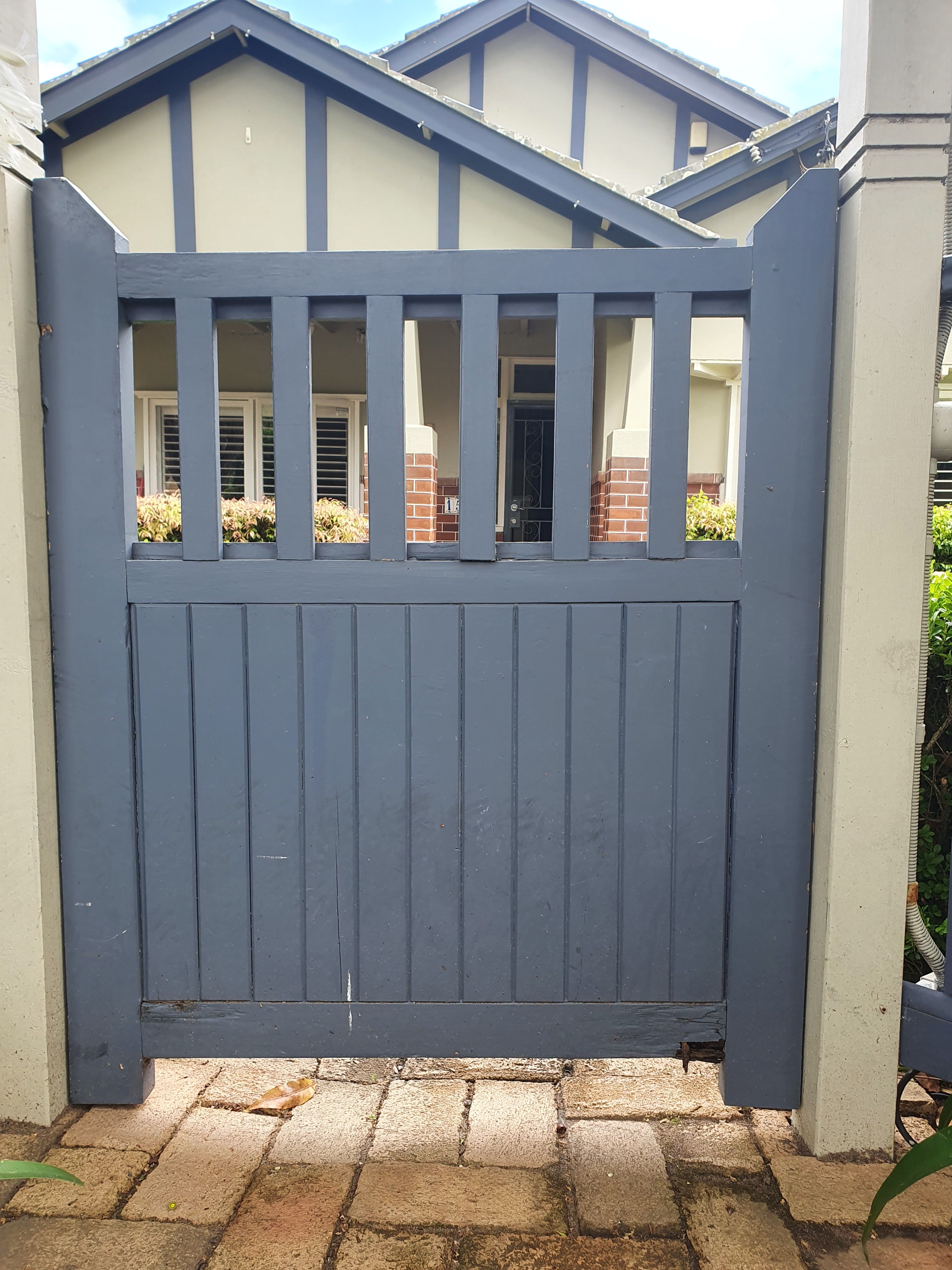 What to do about this gate's wood rot? Bunnings community