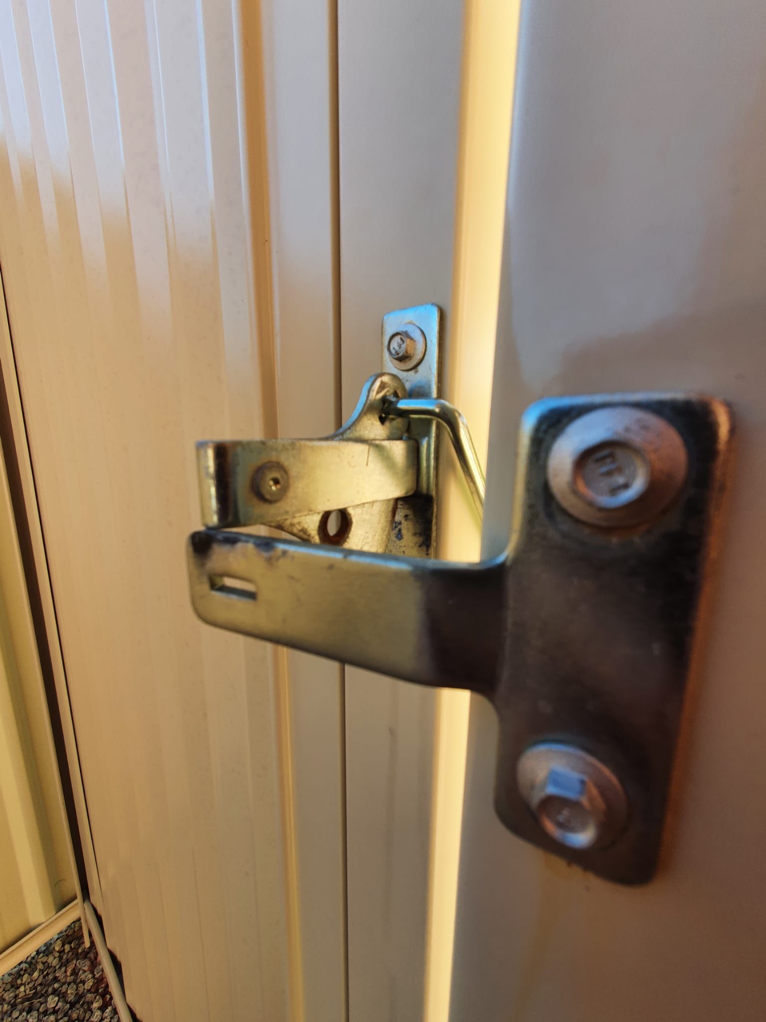 Dlatch sticking on Colorbond gate Bunnings community