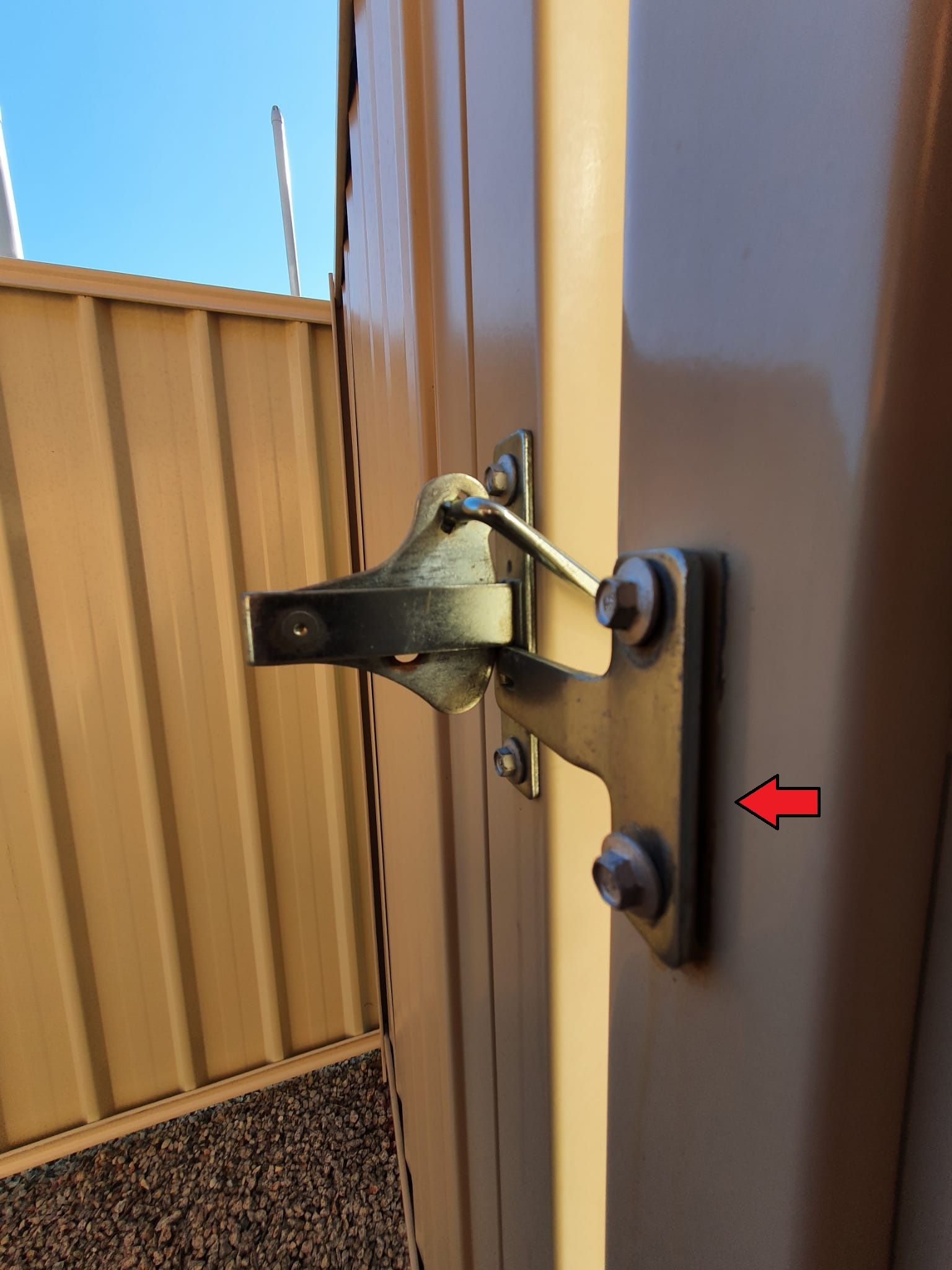 Dlatch sticking on Colorbond gate Bunnings community