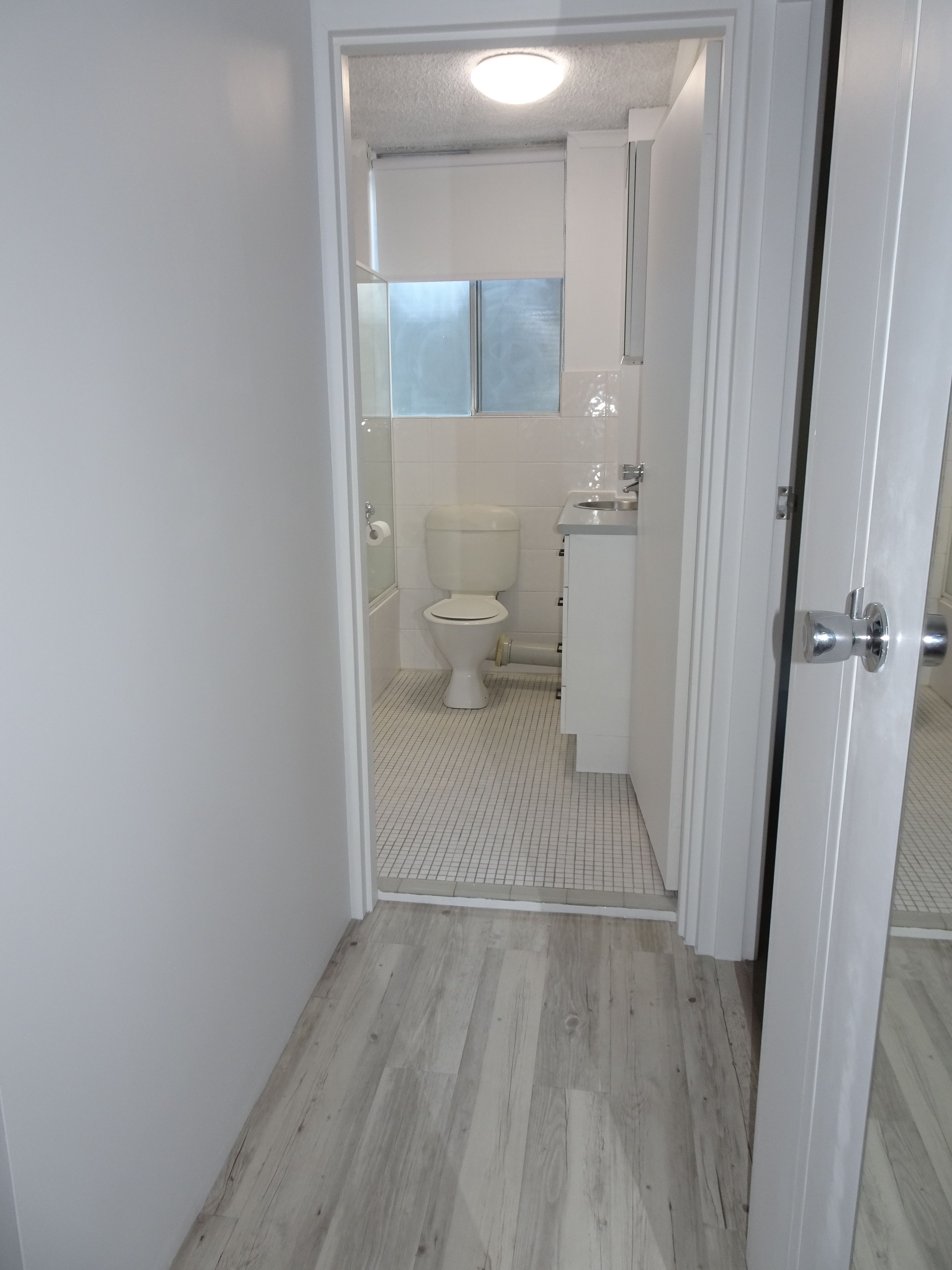 Apartment makeover using paint and vinyl... Bunnings community