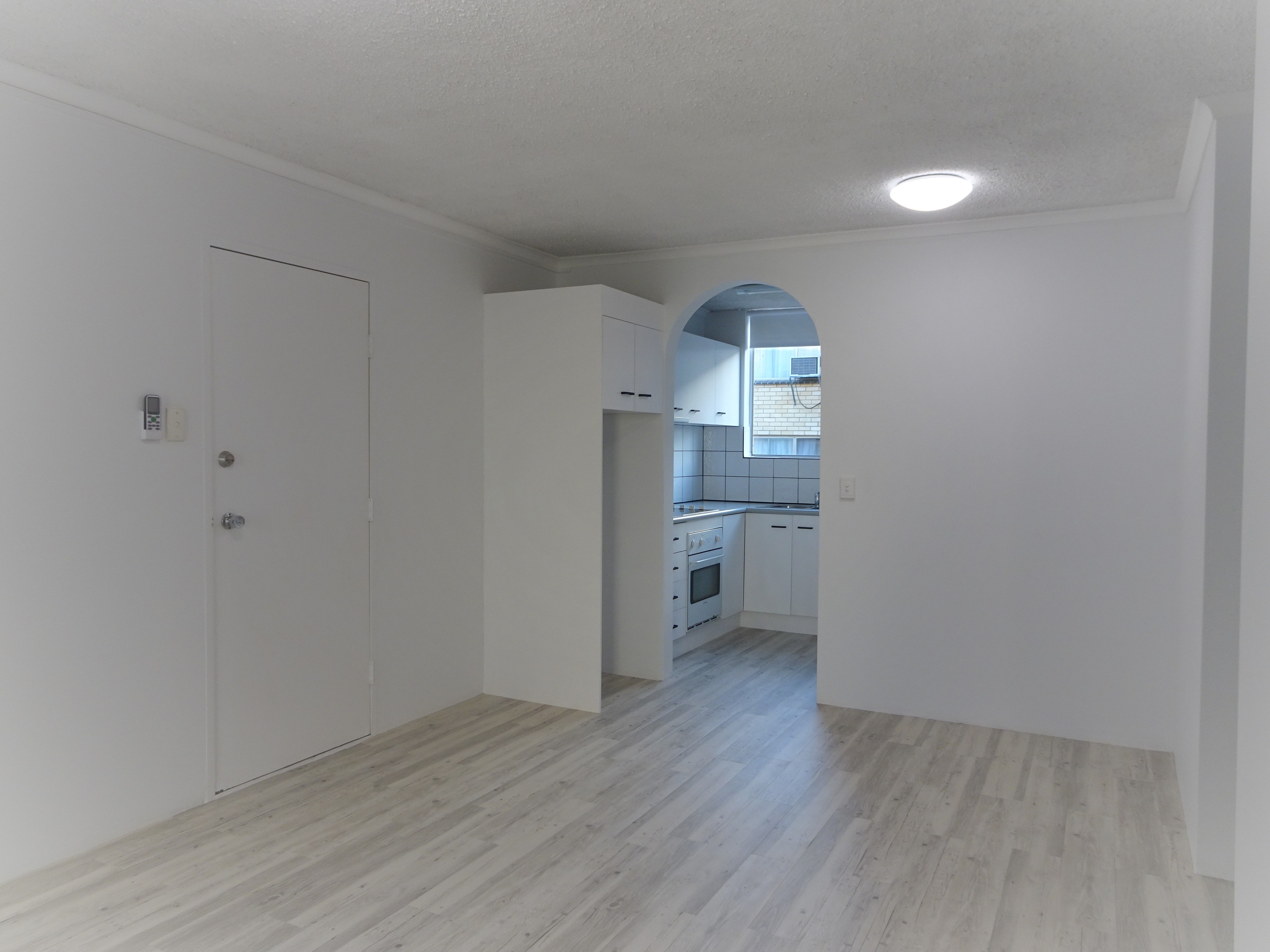 Apartment makeover using paint and vinyl... Bunnings community