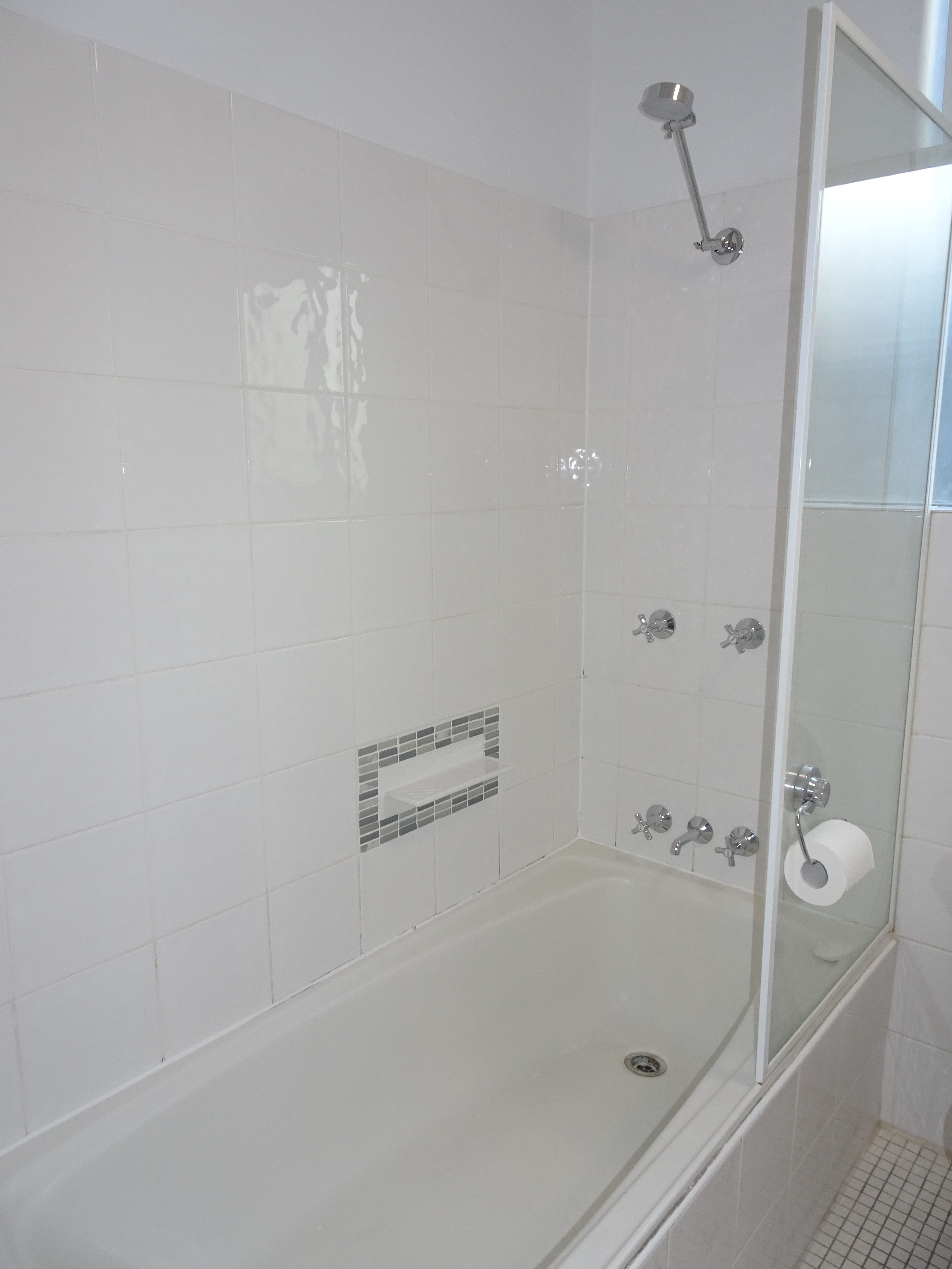 Apartment makeover using paint and vinyl... Bunnings community