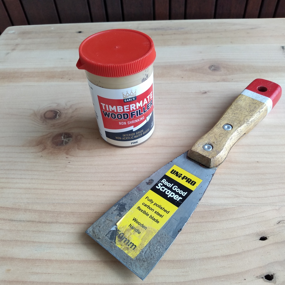 3.1 Putty for filling holes.png