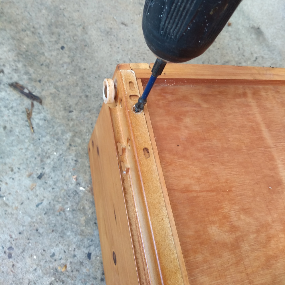 5.1 Removing drawer runners.png