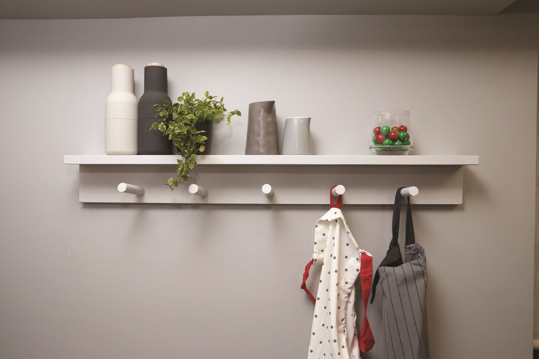 D.I.Y. wooden peg shelf Bunnings community