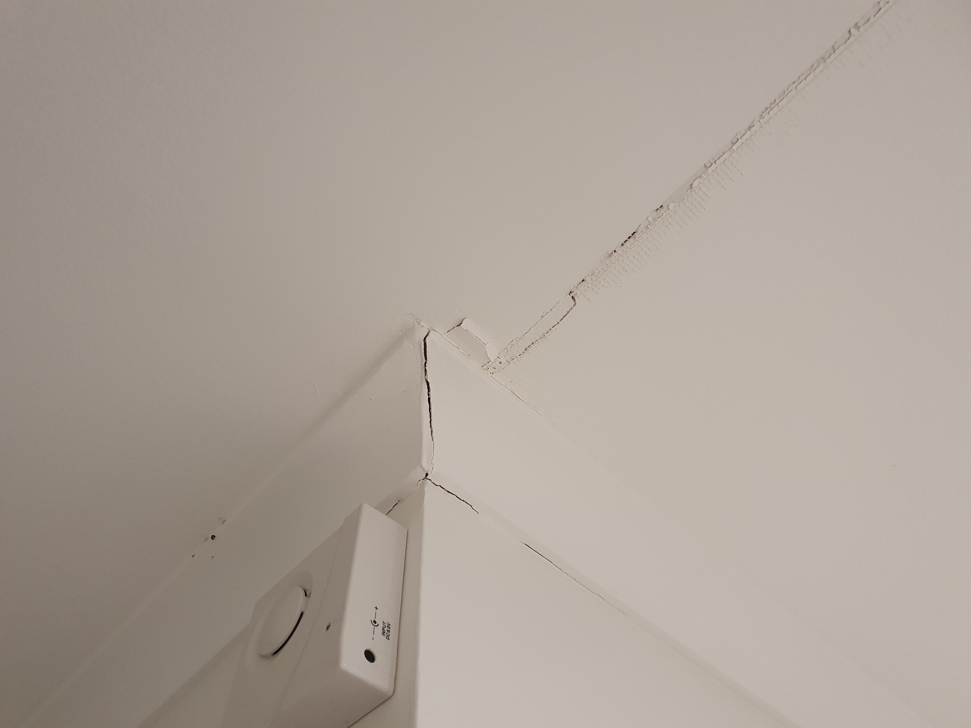 How to repair cracks in ceiling and corn... Bunnings community