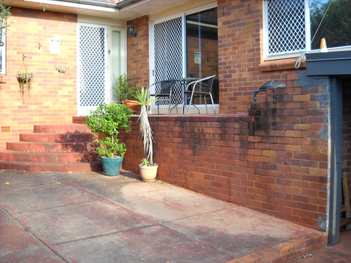 Front door cnr & larger window