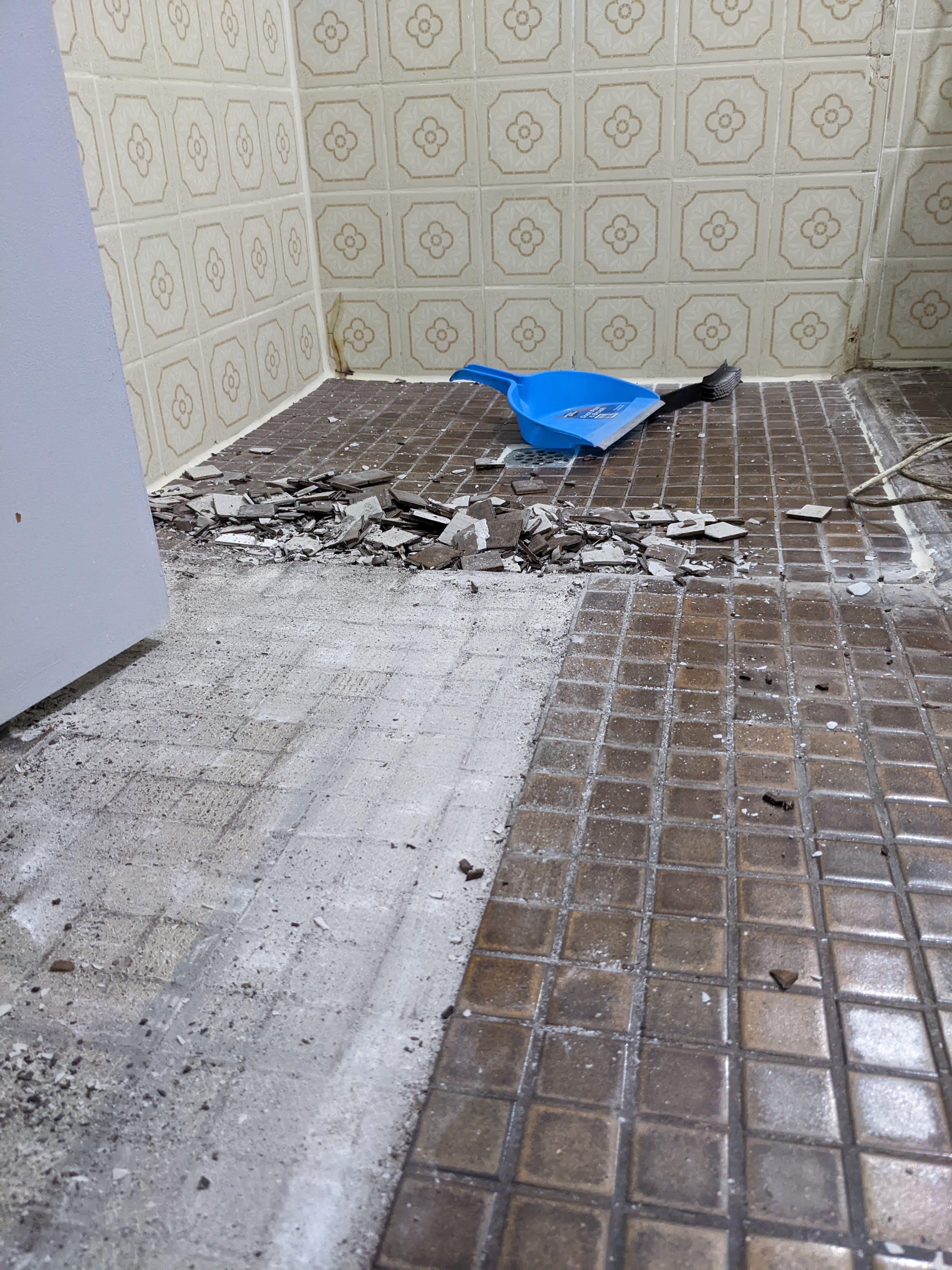 Coastal bathroom reno with folding showe... Bunnings community