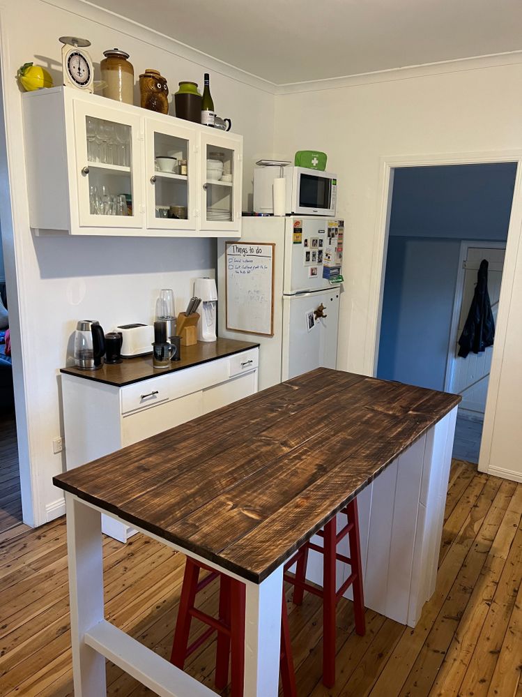 After - Kitchen island made of palettes and the upcycled coffee bar