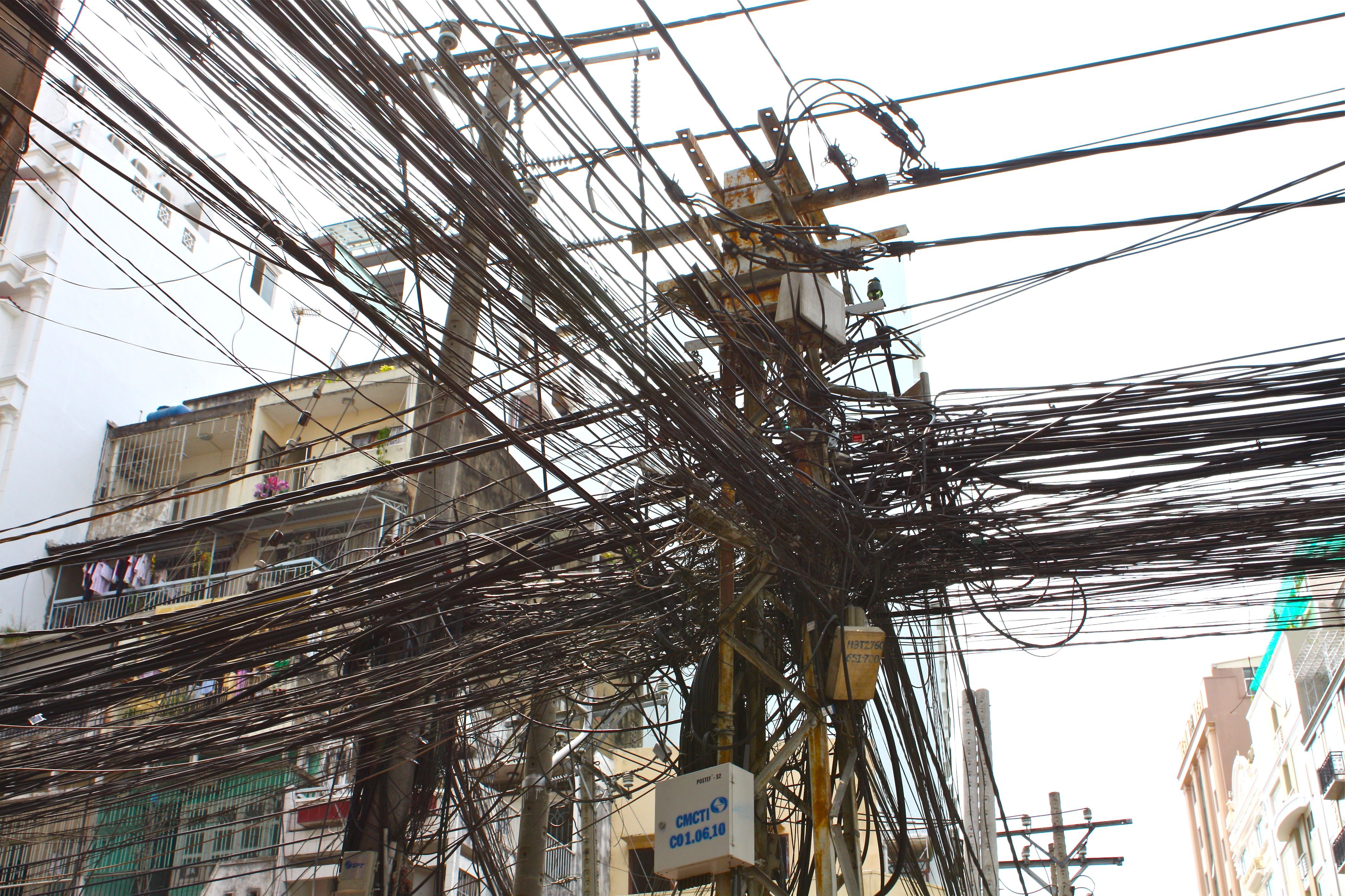 Провода в тайланде на улице фото Провода в тайланде на улице фото