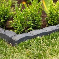 Stone garden edging.jpeg