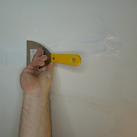 5.4 Spreading plaster with wide scraper.png