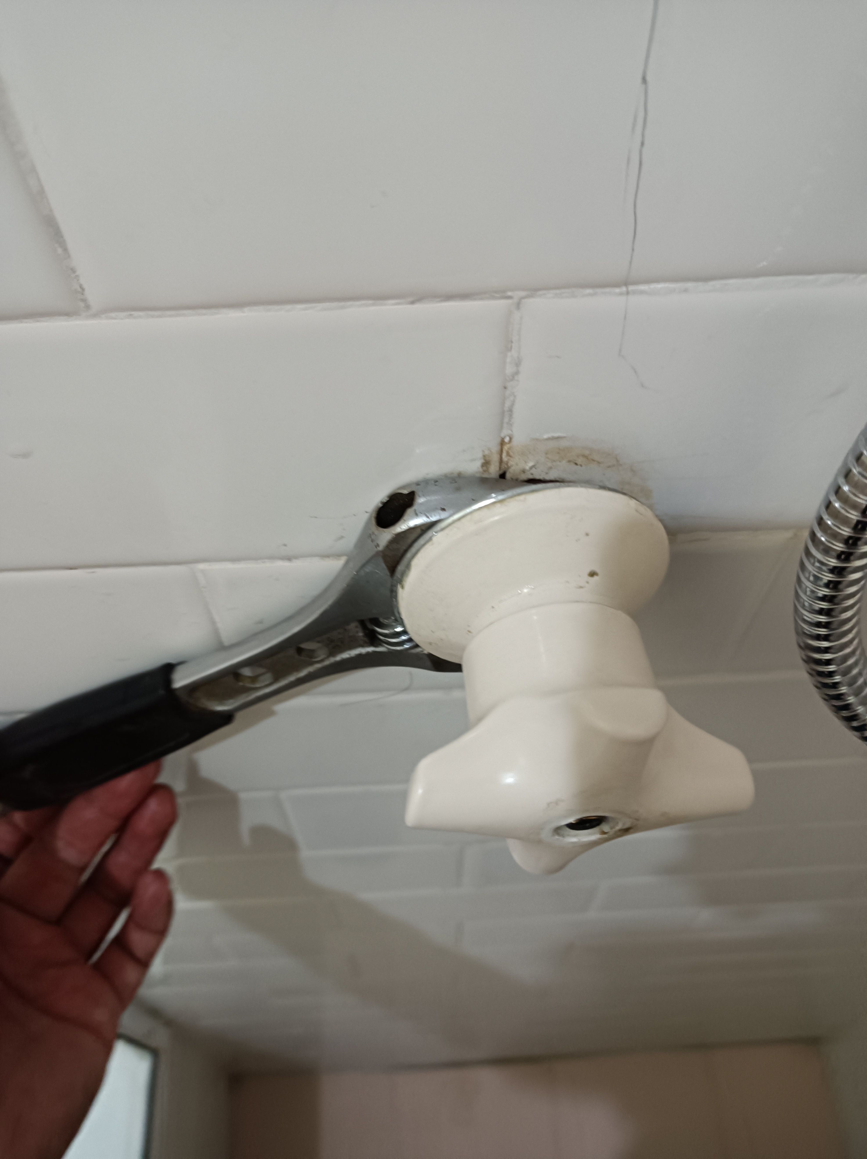 Solved How to remove old type wall tap assembly... Bunnings