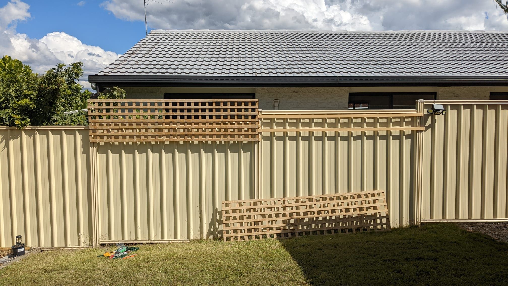 Solved How to attach lattice to Colorbond fence... Bunnings