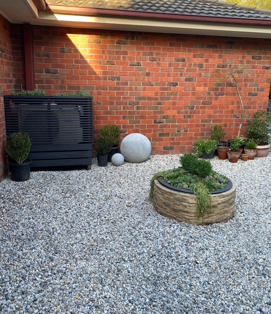 Courtyard/Pebbled area for potted plants. (Buxus placed in front of screening for photo purpose only. It will be moved so as not to block air flow)