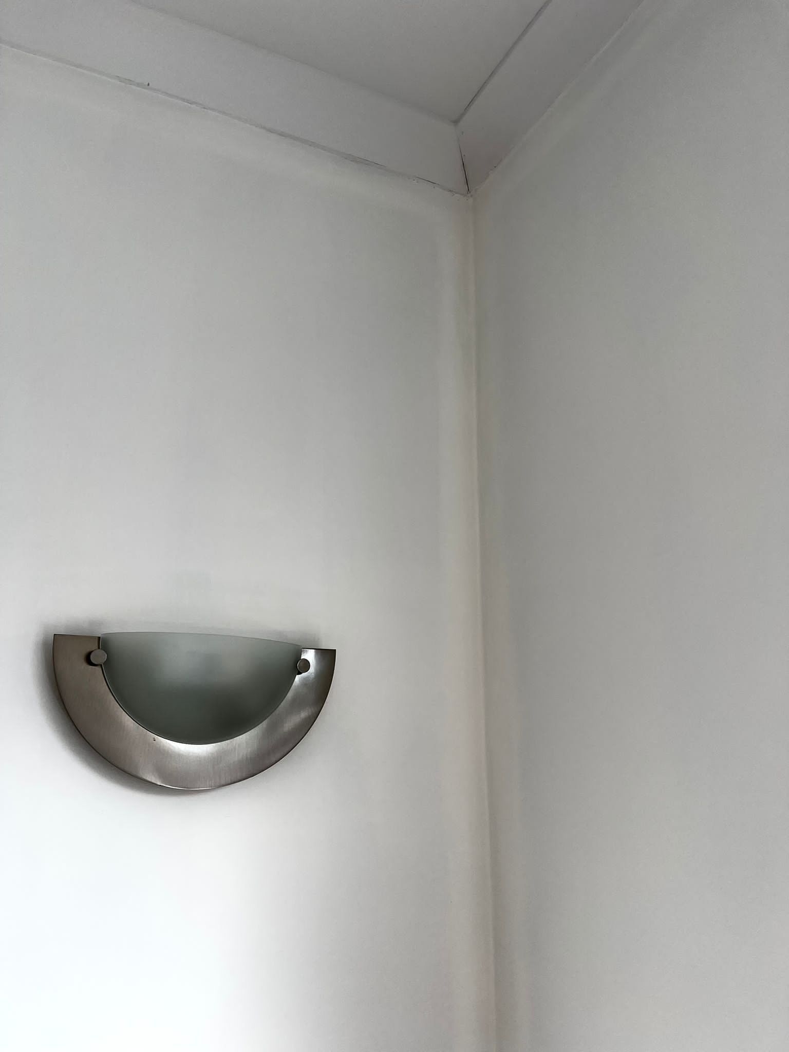 How to repaint a wall with many hairline... Bunnings community