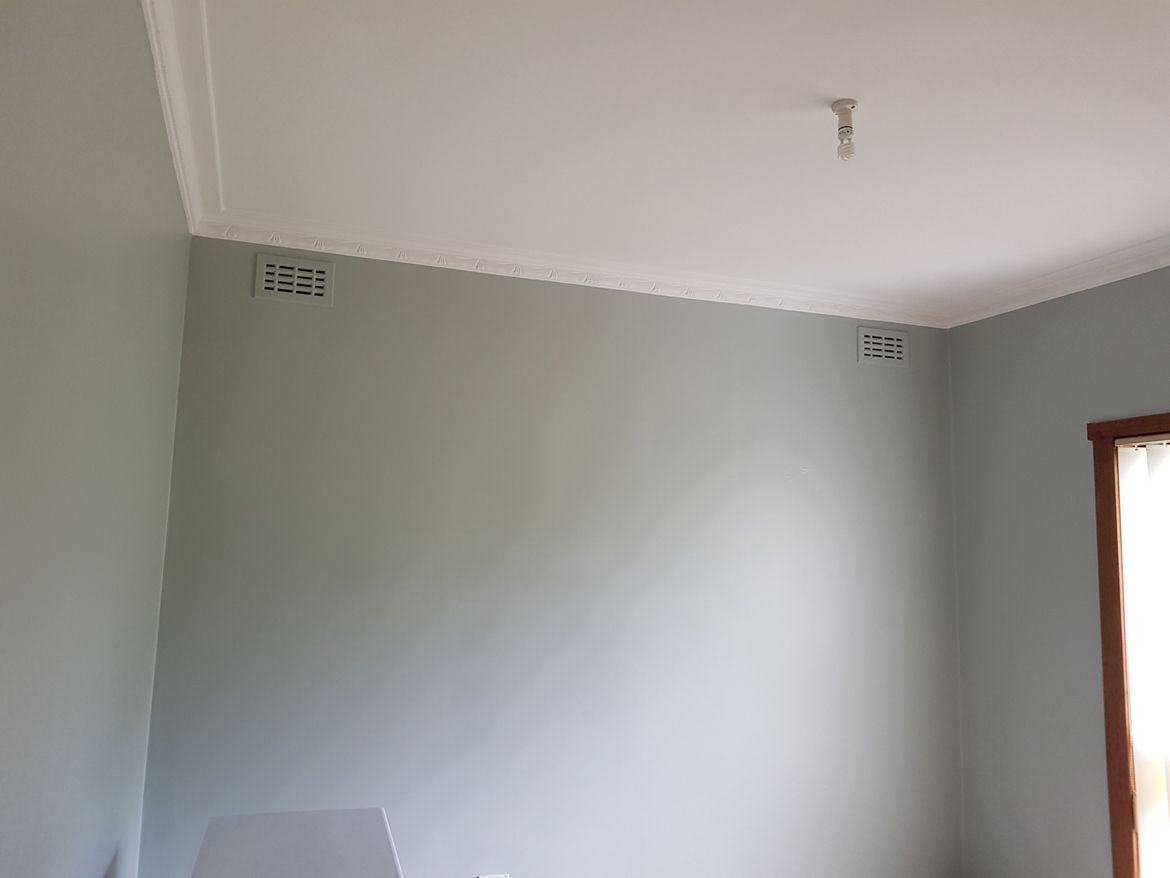 Roof is lexicon qtr strength and walls are gamelan. Both dulux