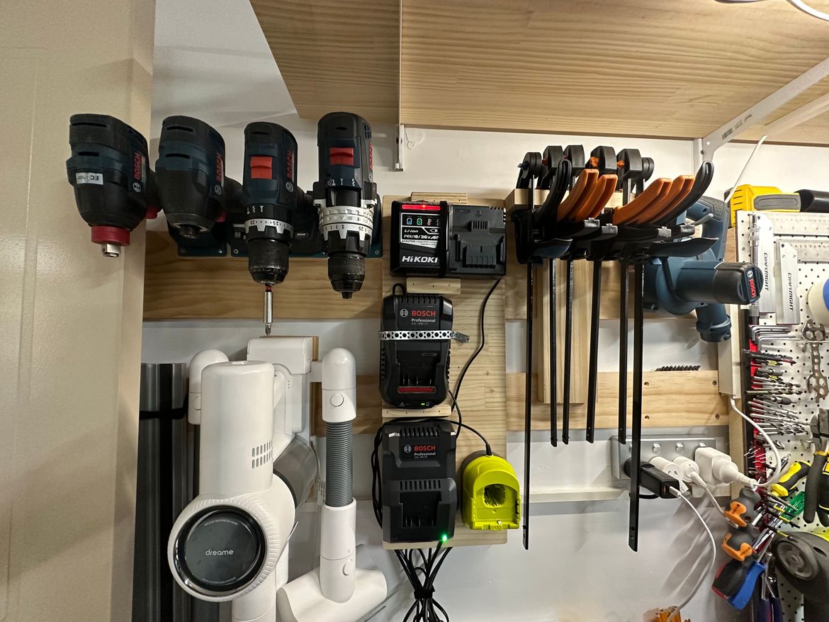 added storage for my beloved Bosch blue drills and drivers (you can never have enough drills and drivers can you?)