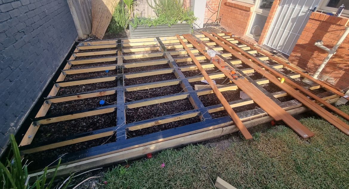 decking-begins.jpg