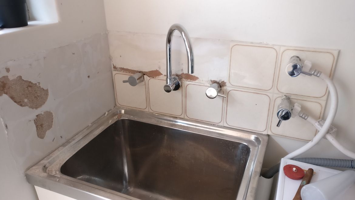 old-laundry-sink.jpg