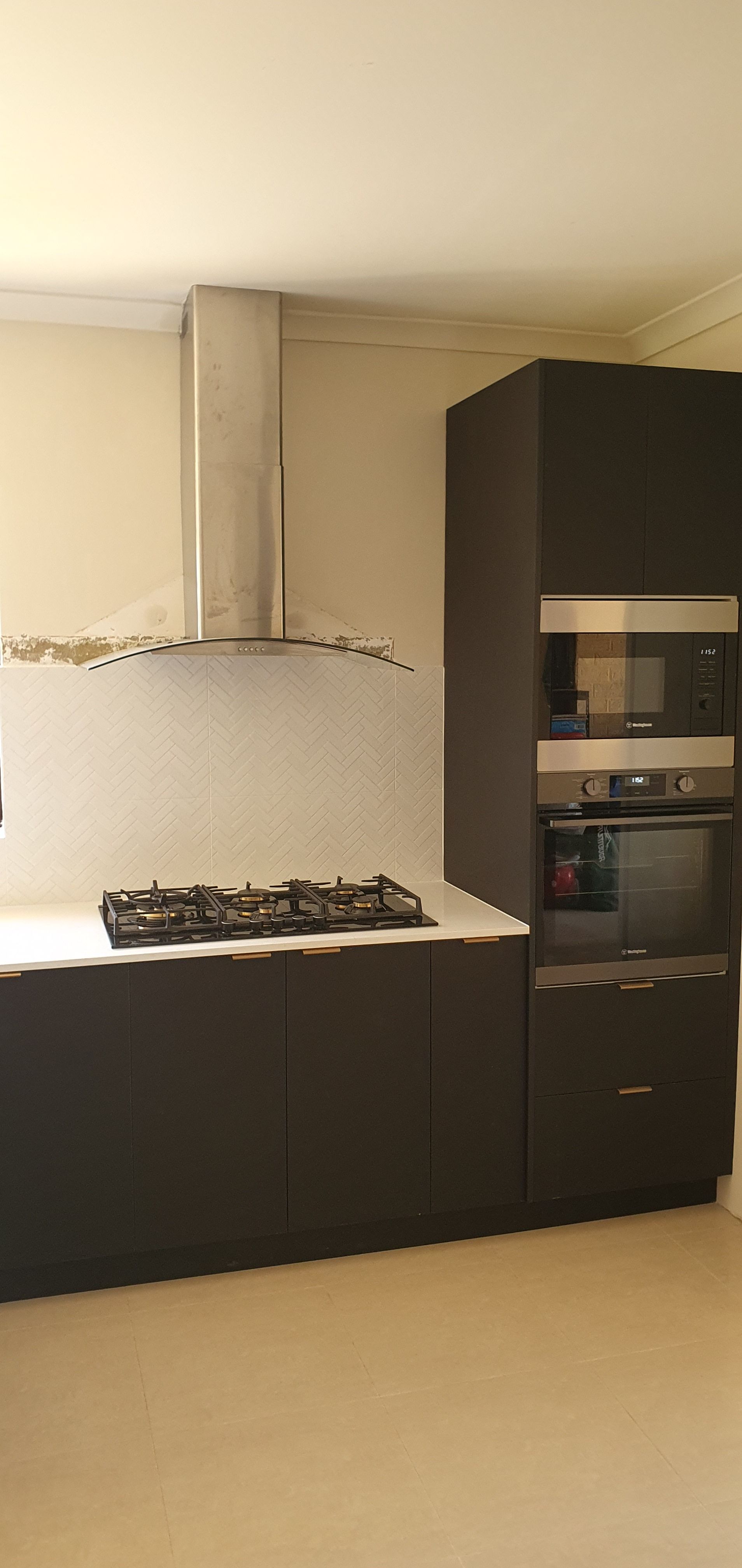 How to level wall on kitchen splashback? Bunnings community