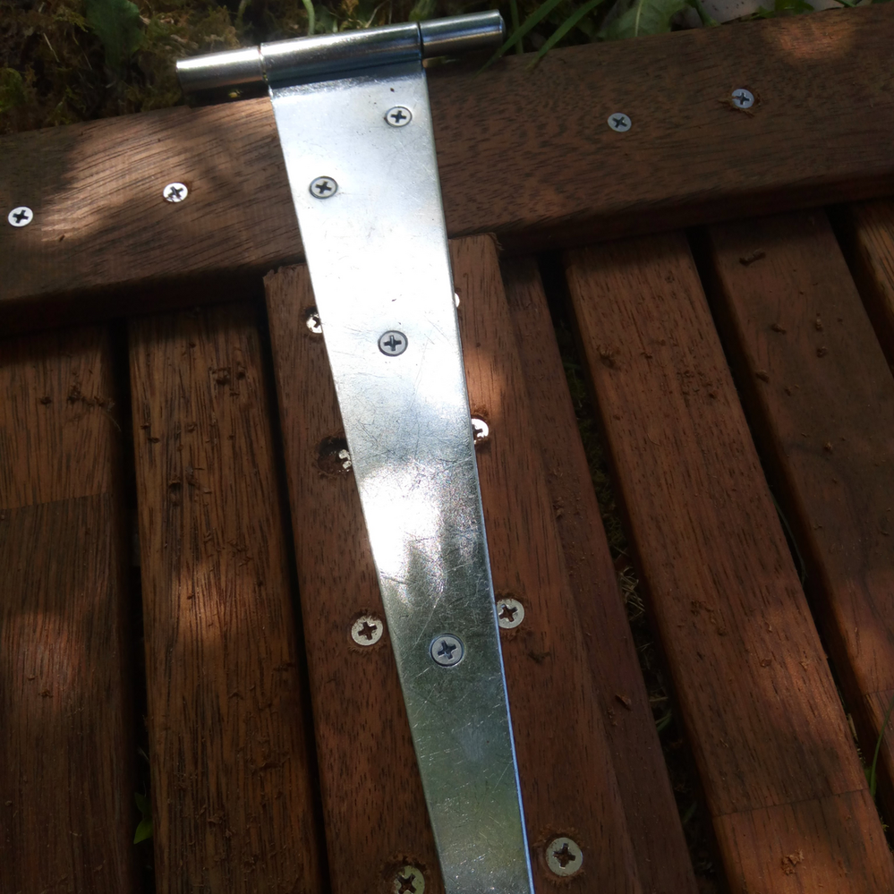 7.4 Hinges attached.png