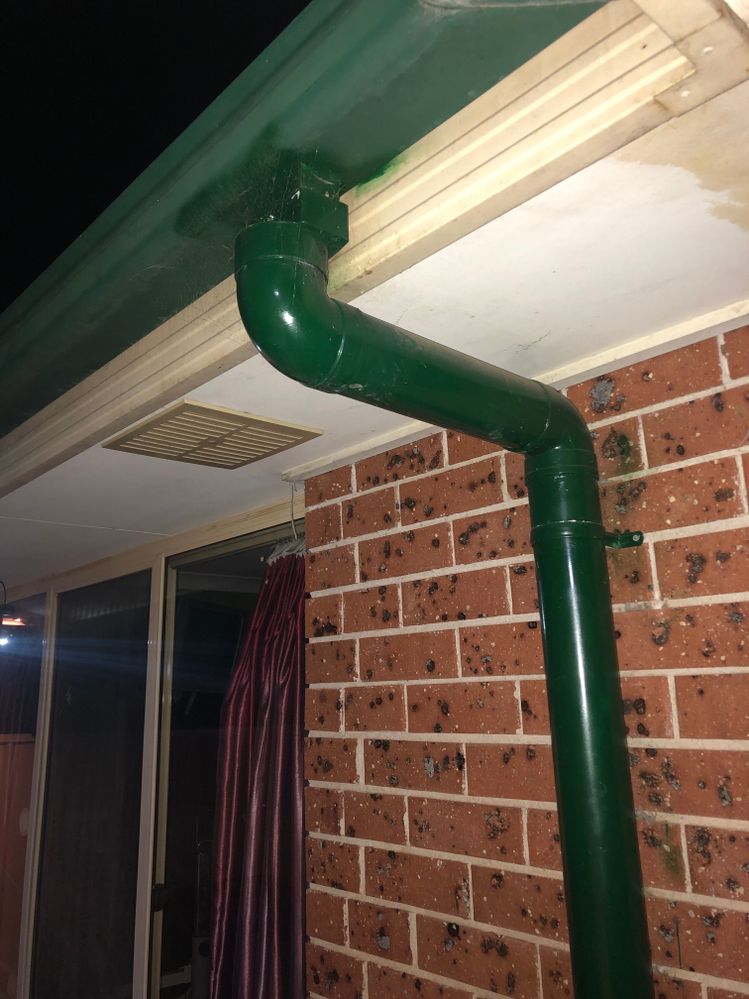 Narrow pop outlet into large pipe