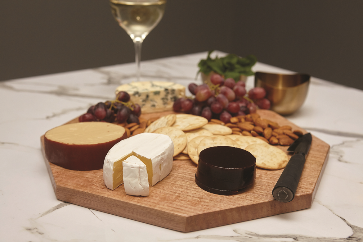 Wooden_Cheese_Board.png