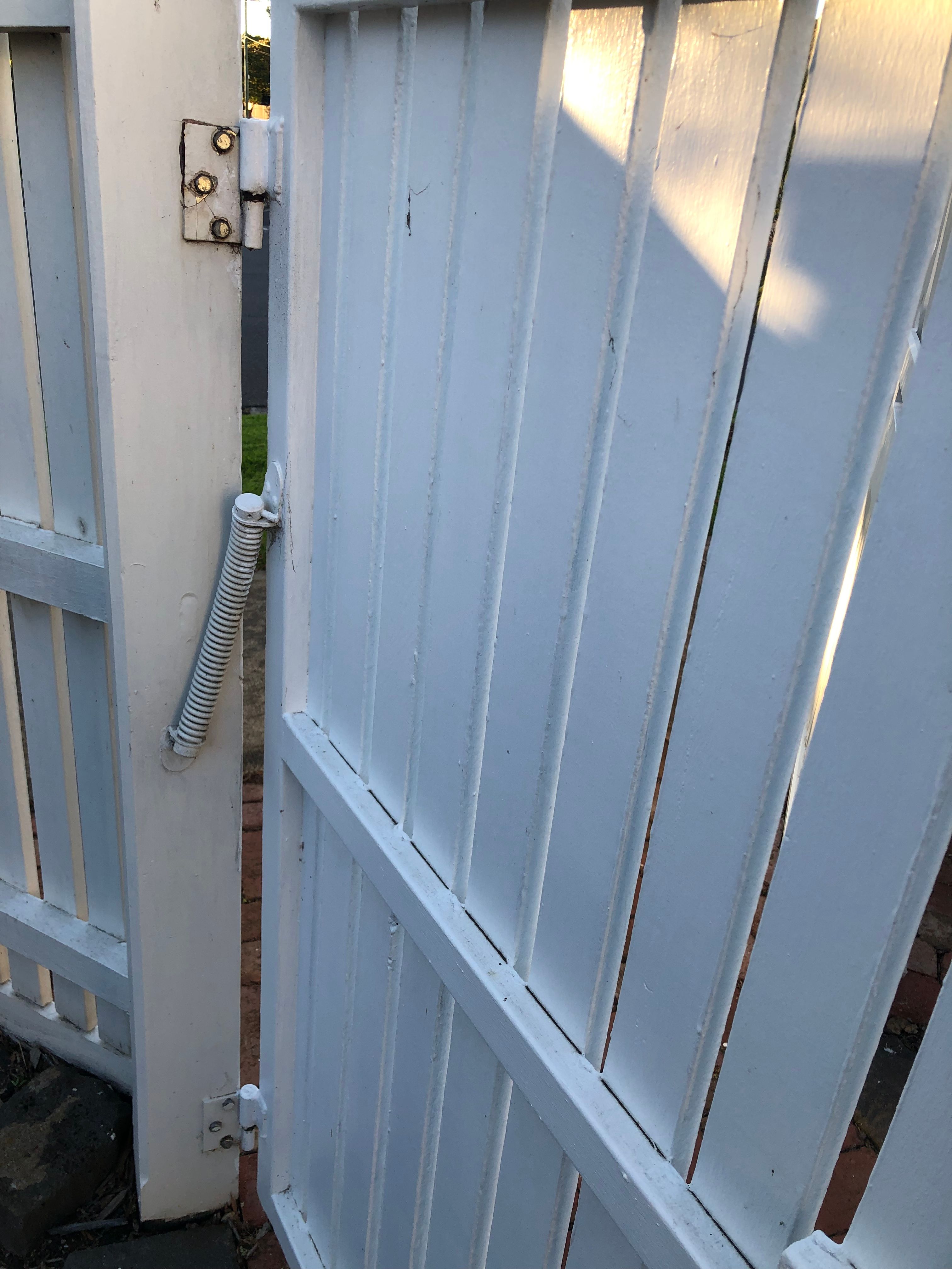 Garden gate not closing with gate spring Bunnings community