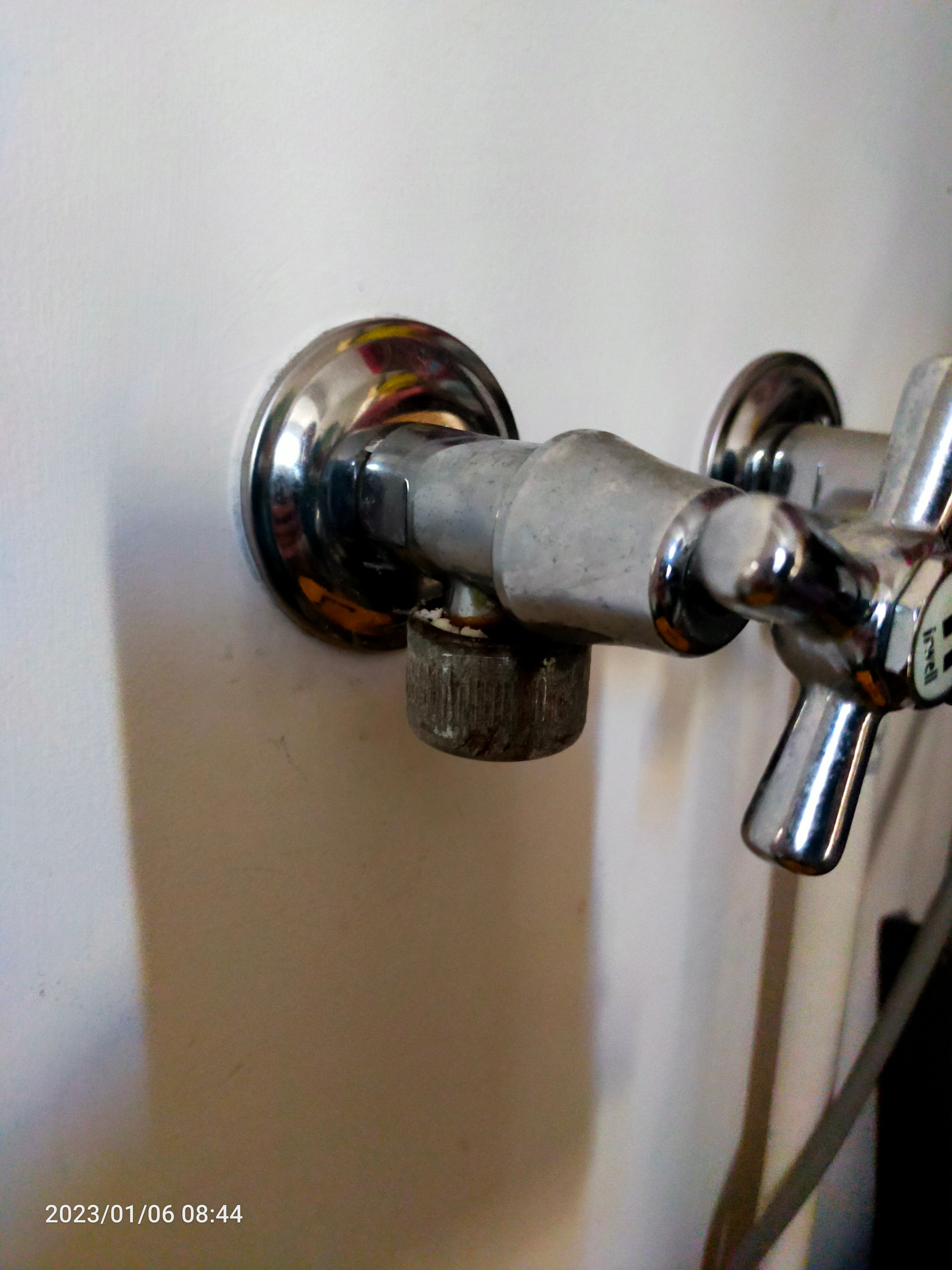 How to replace laundry tap and fix leaki... Bunnings community