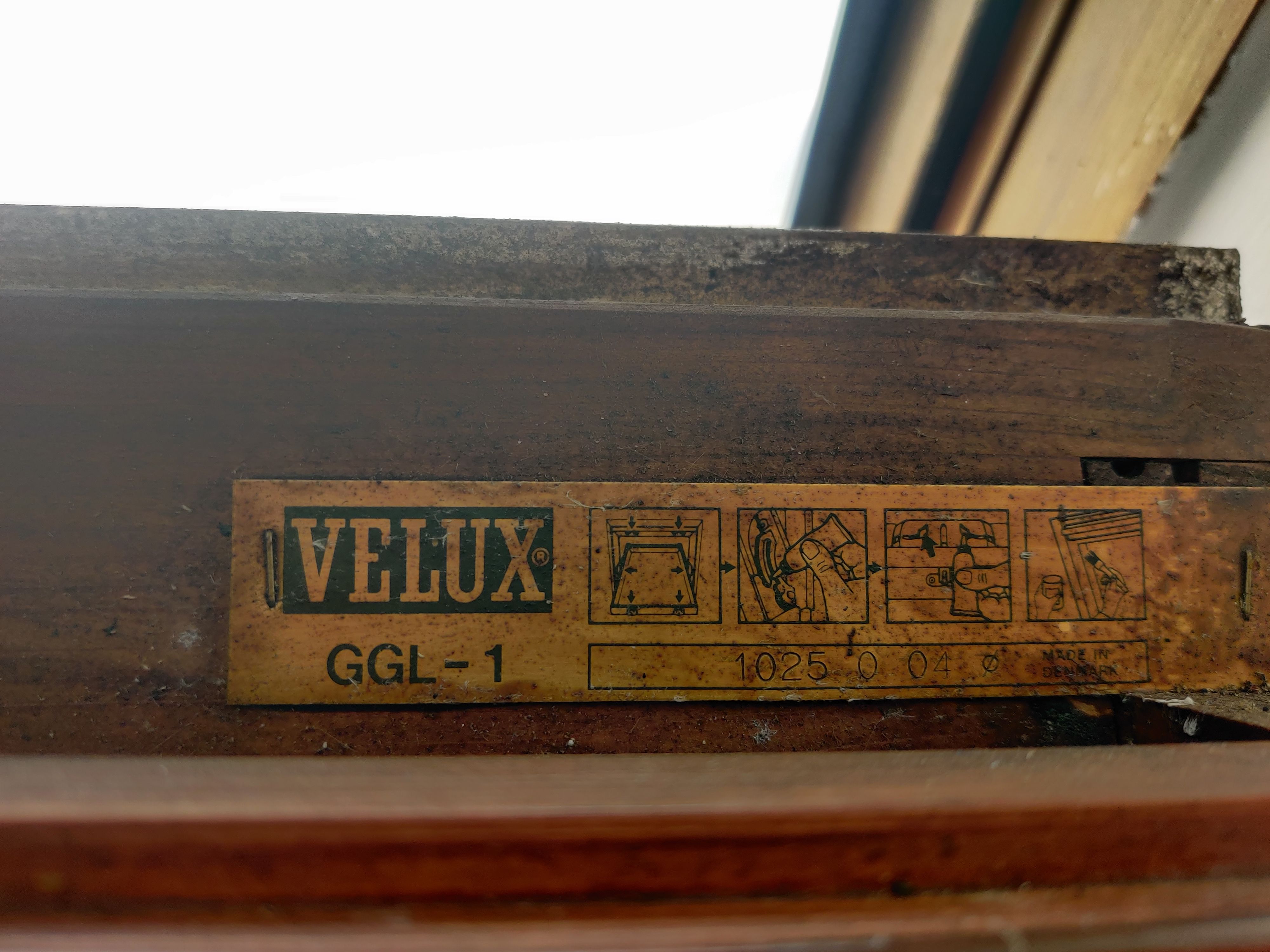 How to attach a roller blind to a skylig... Bunnings community