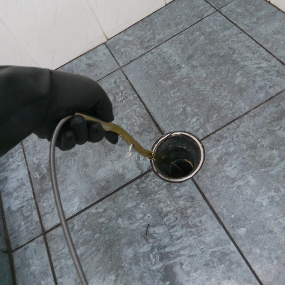 2.3 Turning handle to break up blockage.png