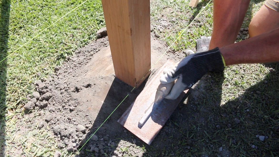 Crowning around the base of the post tom encourage water to run away from the post .