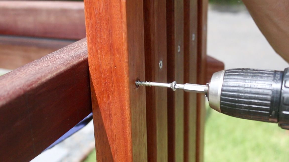 Screw the battons to the fence