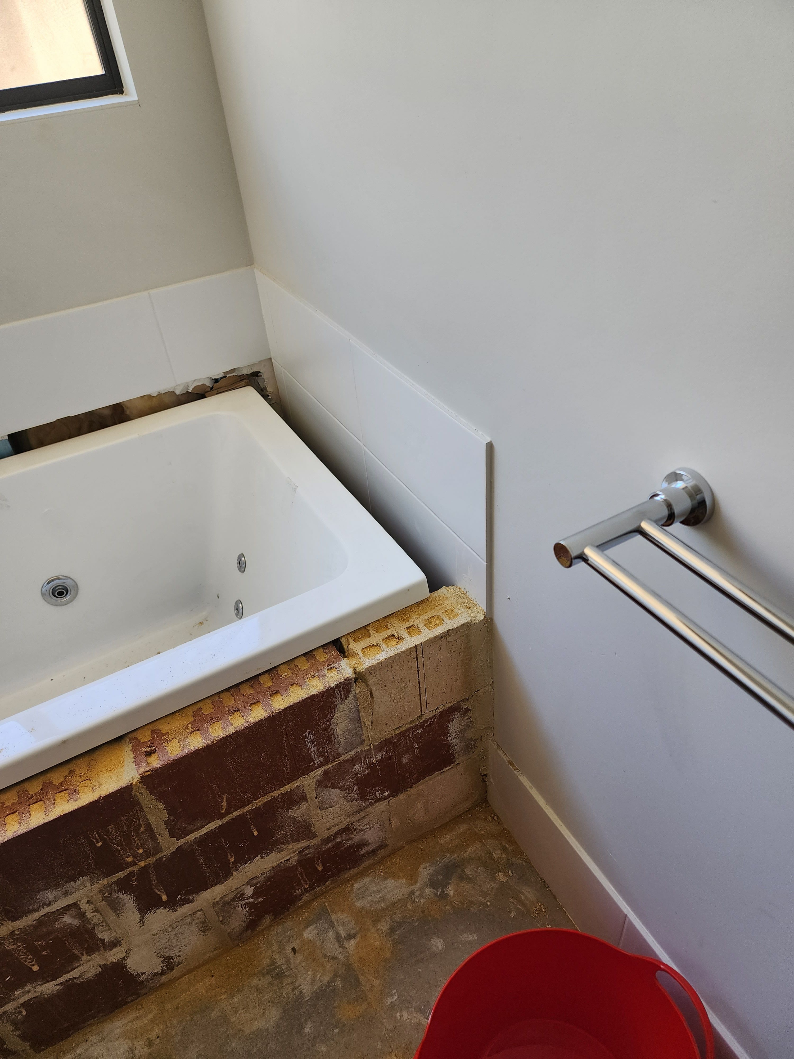 Solved How to fill gap between bath and wall? Bunnings