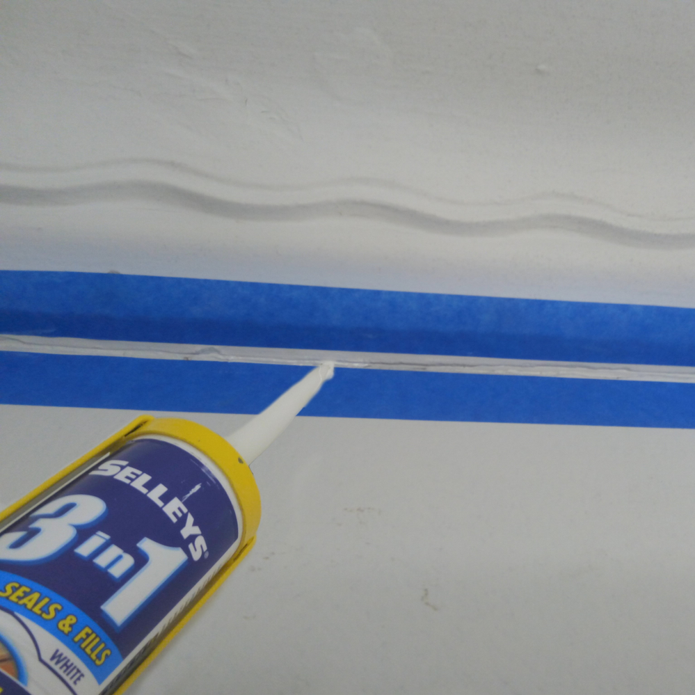 5.2 Apply sealant on crack.png