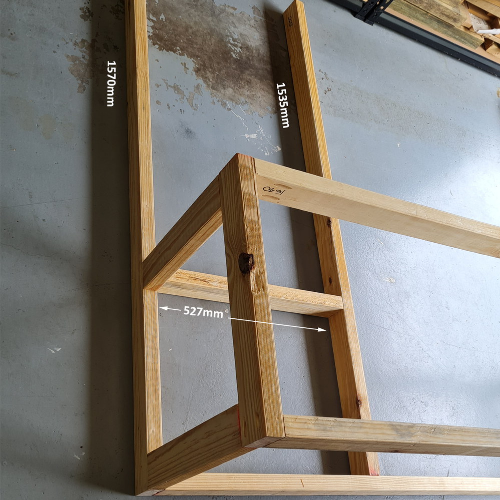 3.1 Attach centre post 1535mm to 527mm segment.png