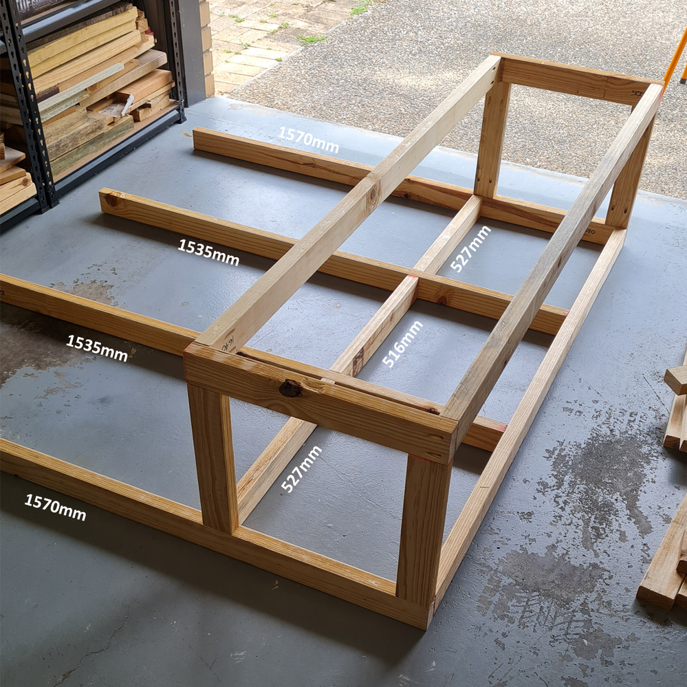 3.2 Attach 2nd middle post 1535mm with 516mm and 527mm segments.png