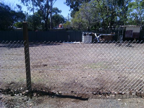 New  Fence at back of yard. runs a straight line 25 metres.
