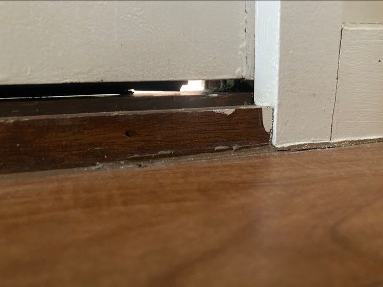 Gap when door closed (incl. gap under door seal)