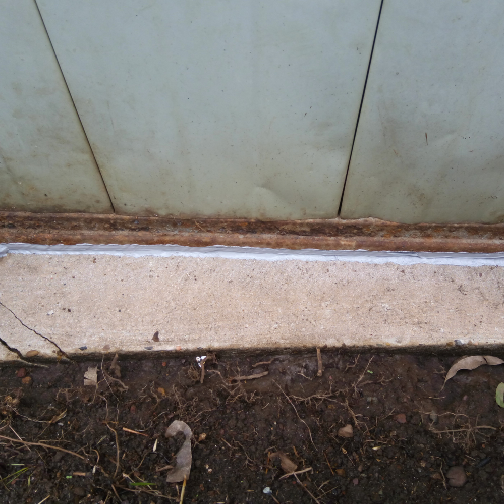 3.5 Sealer applied to gap.png