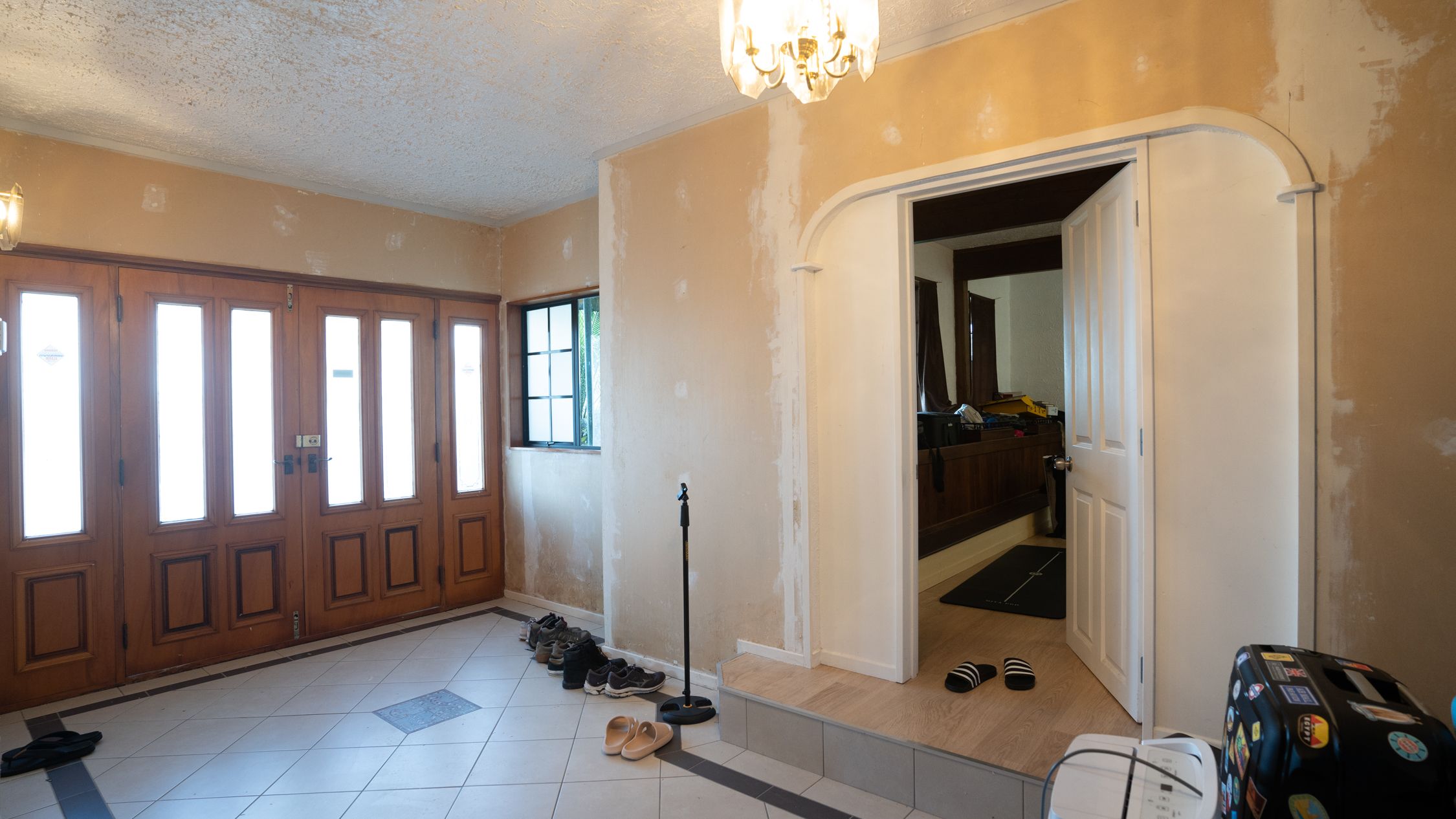 How to hang wallpaper on wall? Bunnings community