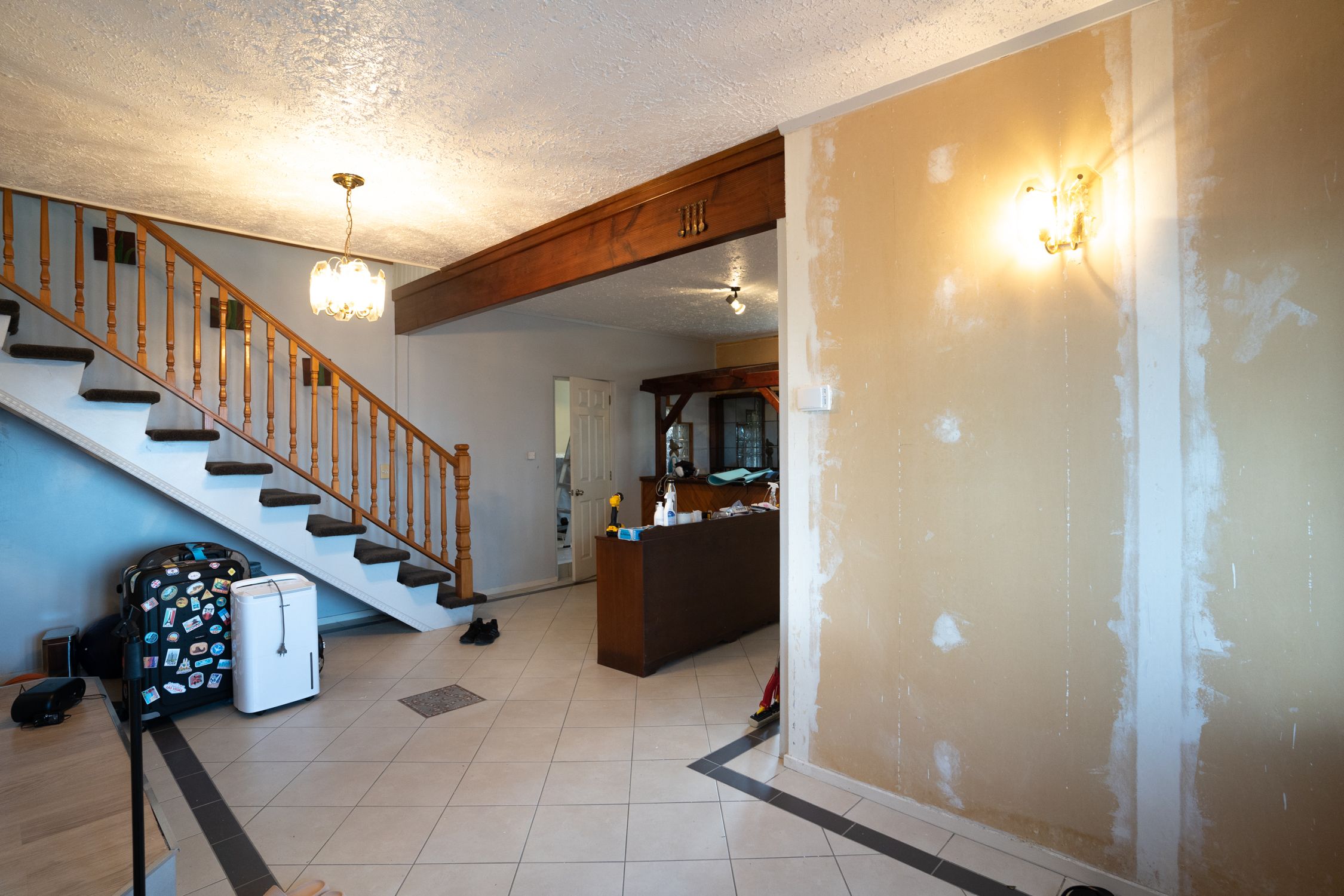 How to hang wallpaper on wall? Bunnings community