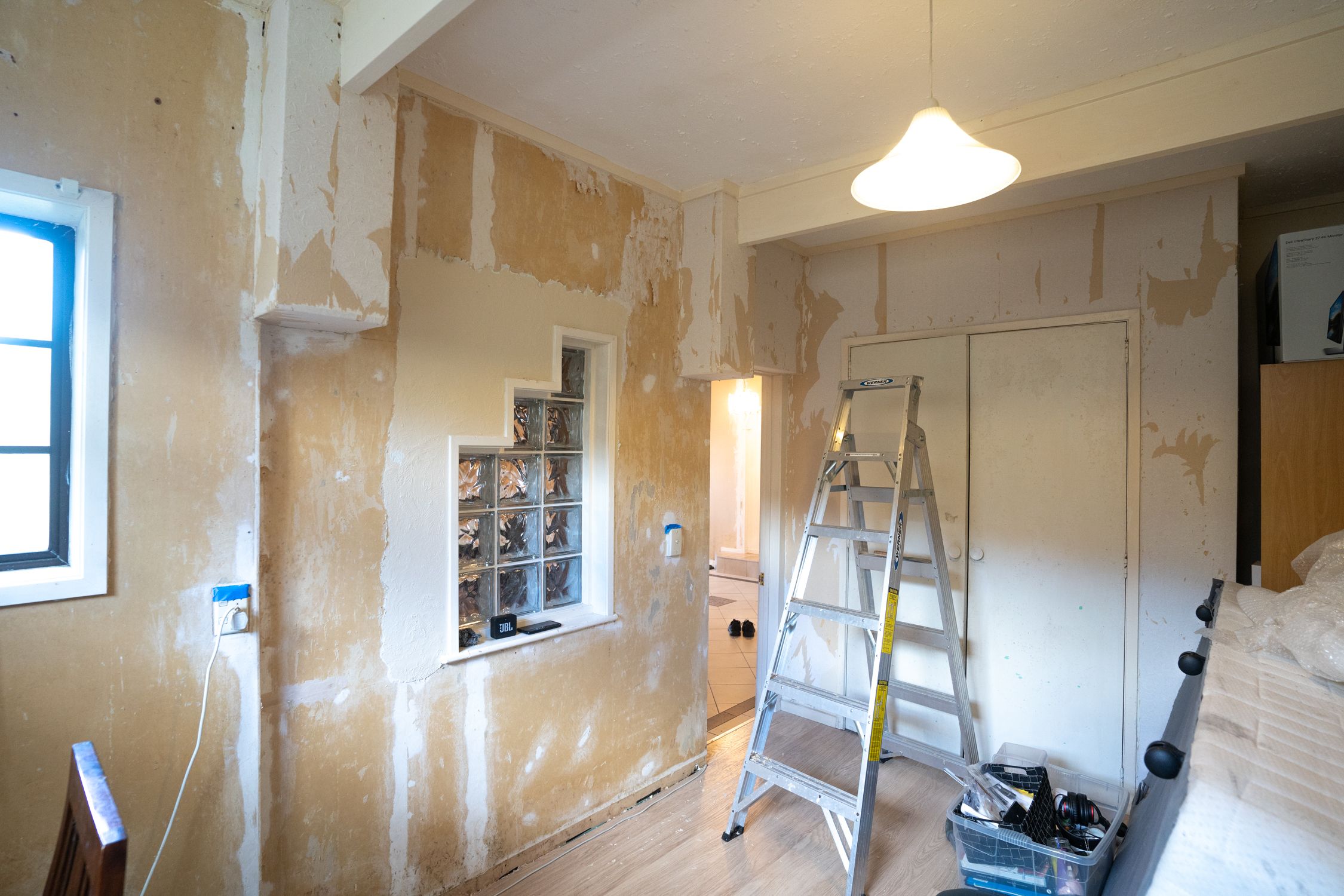 How to hang wallpaper on wall? Bunnings community