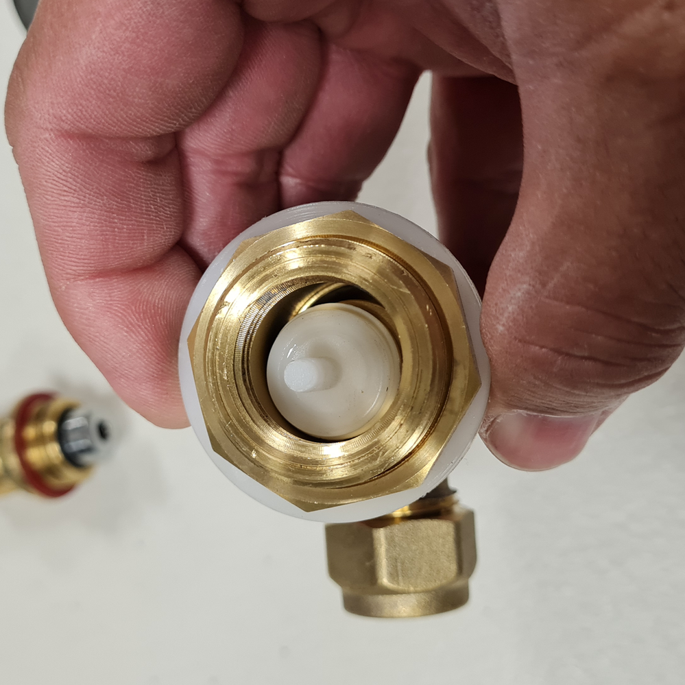 Step 4.3 Tap valve left inside tap body.png