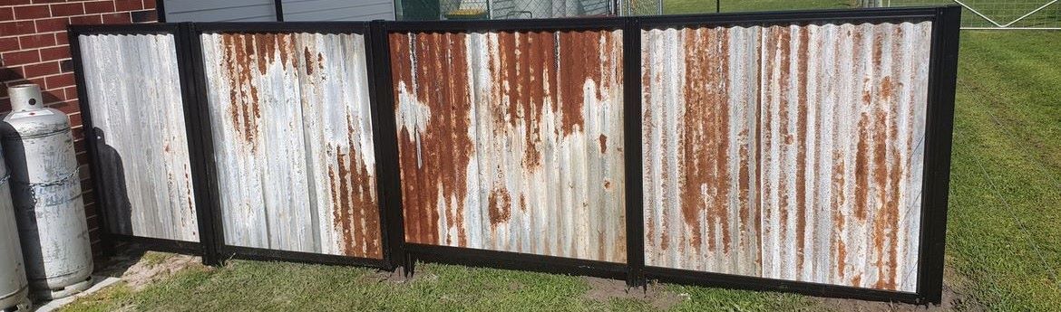 Rustic Colorbond fence and gate.jpg