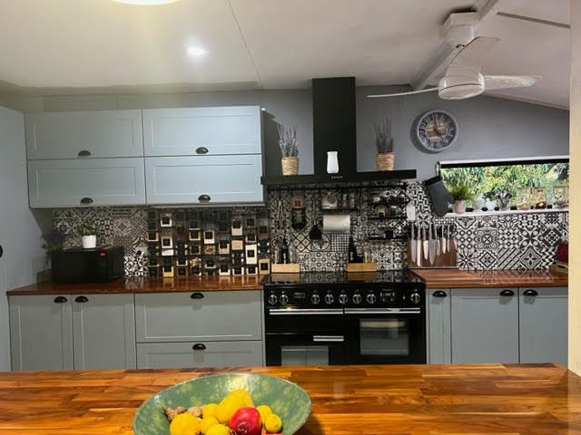 wall with stove and crazy splashback